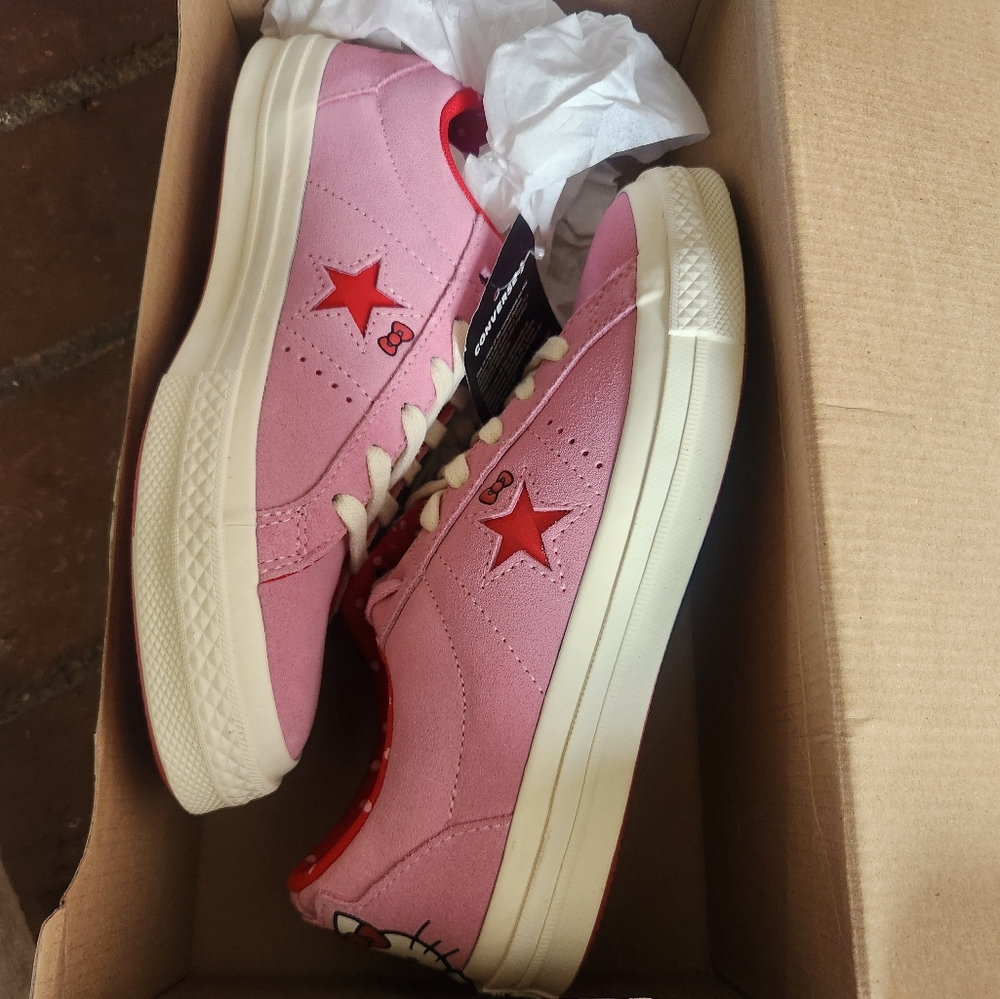 NEW IN BOX, WITH TAGS .Converse Hello Kitty One Star Suede Low Top